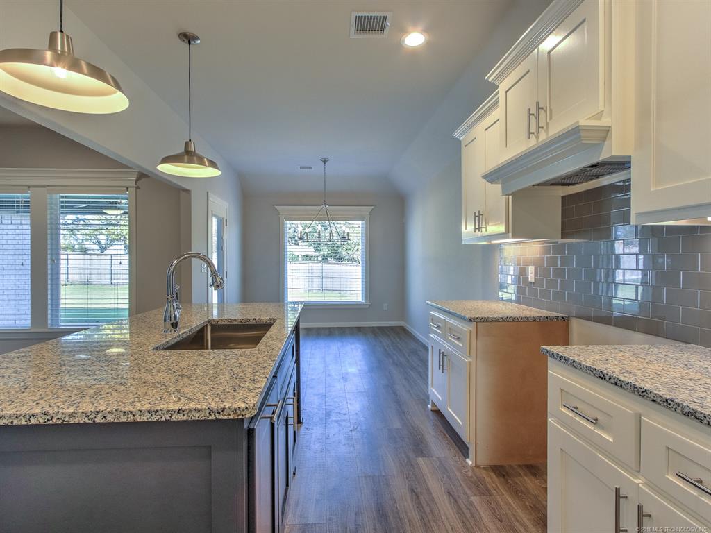 2414 W Kingsport Court, Broken Arrow, OK 74011